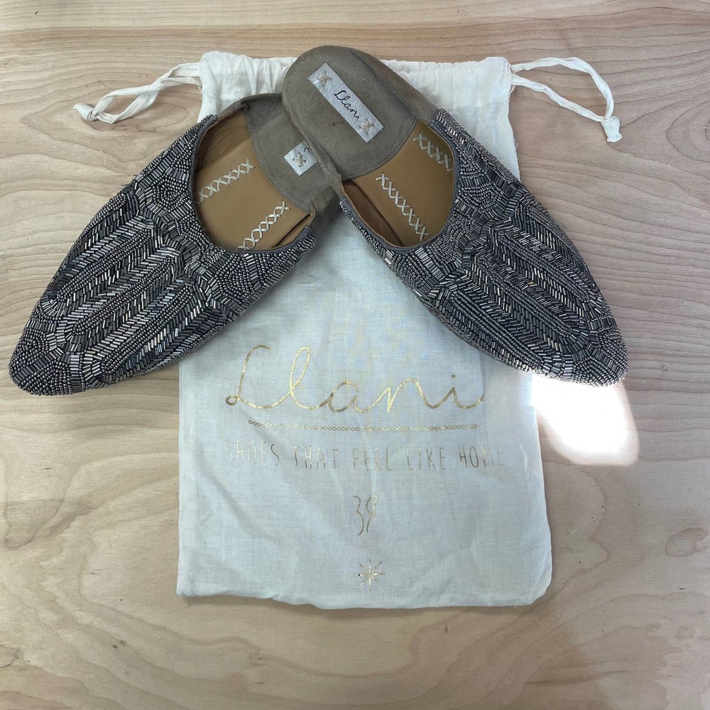 Llani Slippers Gray Beaded Mules Pointed Toe Sz EU 39